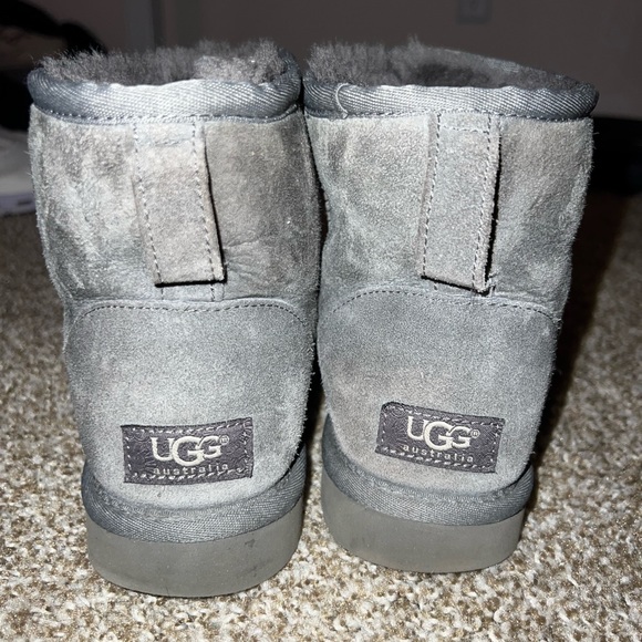 Grey uggs - Picture 4 of 4